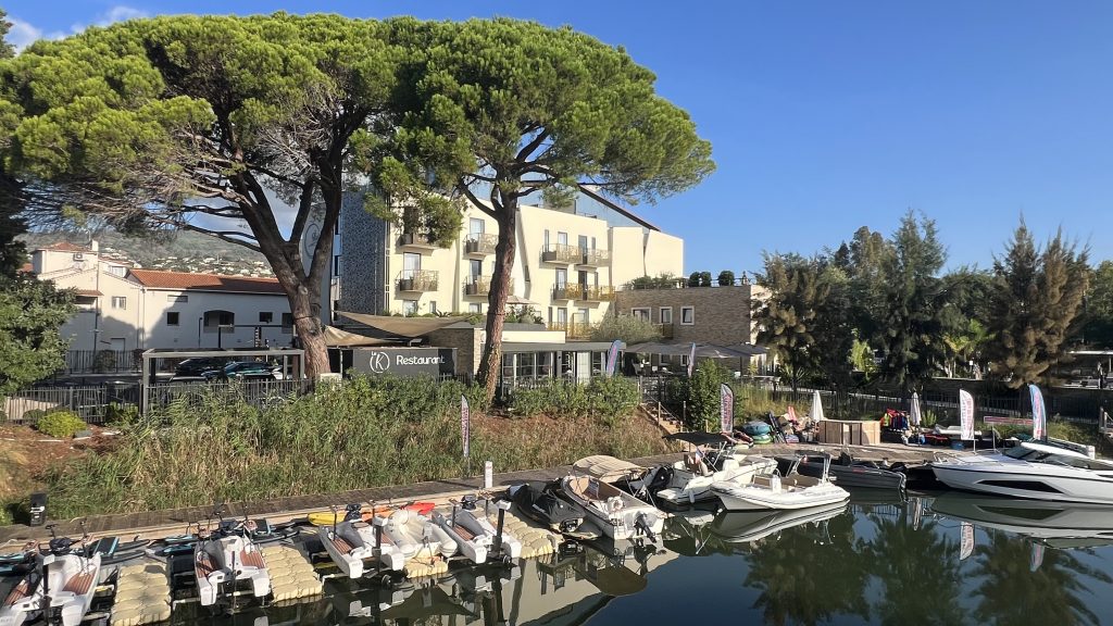 Zentral und gemütlich: Hotel Îlot du Golf (Foto Jürgen Linnenbürger)