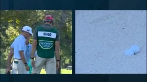 Bizarre Situation im Sandbunker der Sanderson Farms Championship. (Foto: x.com/@GolfChannel)