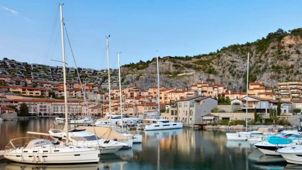 Den Hafen im Blick (Foto: TivoliPortopiccolo Sistiana Wellness Resort & Spa)