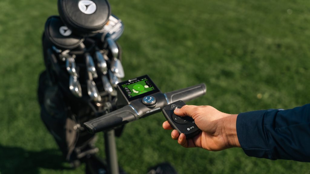 Fernbedienung und Bildschirm des M7 GPS Remote. (Foto: Motocaddy)