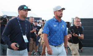 Bryson DeChambeau hat bei der British Open 2026 zwei Strafschläge erhalten (Foto: getty)