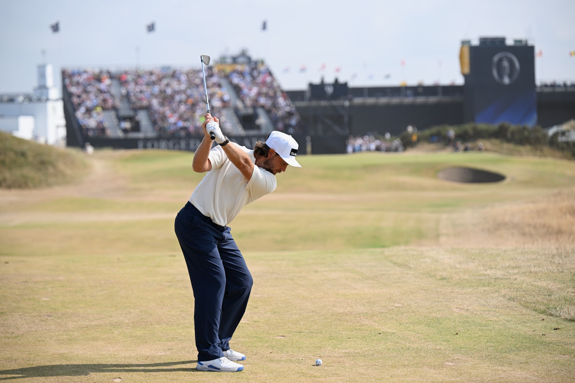 Tommy Fleetwood schlägt vor vollen Tribuenen in Royal Birkdale ab